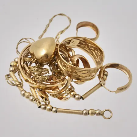 Diverse defekt guld, 18K, vikt 15,55g.