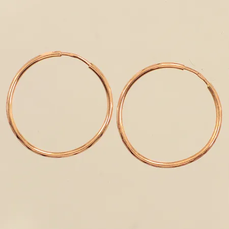 Ett par örhängen, creoler, Ø21,5mm, något skeva, 14K Vikt: 1,3 g