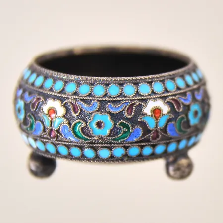 Saltkar på tre kulfötter, med cloisonne emalj, ryska stämplar, slitage, silver 875/1000 Vikt: 26,9 g