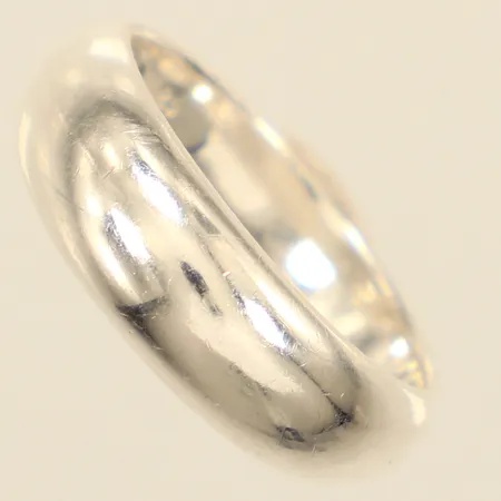 Ring, stl 18, bredd ca 4-6mm, 925/1000 silver  Vikt: 3,2 g