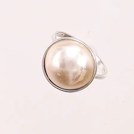 Ring, Ø17½, defekt plastpärla, 925/1000 Silver 4,2g.