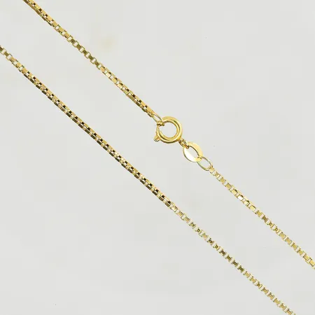 Kedja Venezia, längd 43½ cm, bredd 1 mm, ojämnheter på länk, 18K. Vikt: 4,9 g