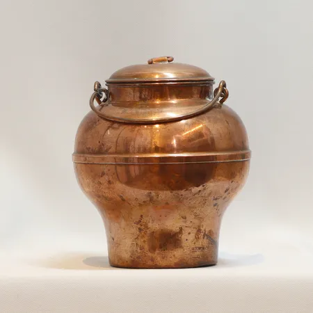 Kopparkärl, höjd ca12,5cm, troligen 1800-talets slut, bucklig