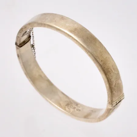 Armring i silver, 18cm, bredd 10mm, 830/1000, vikt 17,18g.
