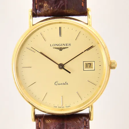 Herrur Longines, 18K, quartz, ref-nr: L46286, serie-nr: 26023474, safirglas, datum, läderband med slitage samt ej original, fungerar ej, batteribyte krävs, repig boett, inga tillbehör