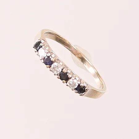 Ring, diamanter 3x ca 0,08ct, Ø19½, bredd:3mm, bör omrodieras, 18K 3,1g.