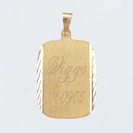 Hänge, längd 3,2cm, bredd 17,6mm, gravyr, 18K Vikt: 2,1 g