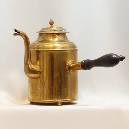 Kaffekanna i koppar, höjd ca 21cm, empire-stil 1800-talets mitt, med slitage, handtag löst, bucklor