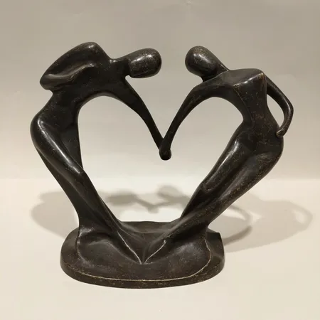 Skulptur, dansande par, brons, höjd ca 22cm, bredd 30cm, osignerad.  Skickas med postpaket.