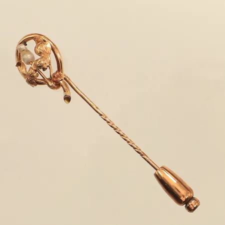 Nål med pärlor, ca 60mm, färgbortfall, lås i metall, nål i 14K/18K Vikt: 2,8 g