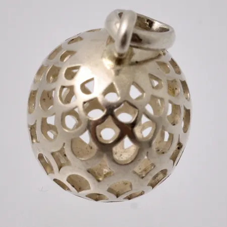 Hänge i silver, mått Ø13x22,8mm, 830/1000, vikt 1,87g.