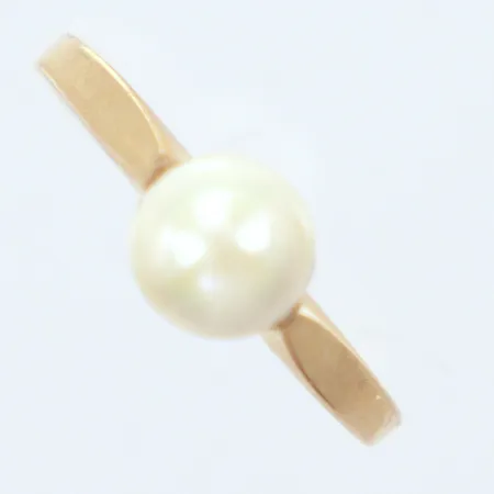 Ring, odlad saltvattenpärla Ø7mm, Ø18¼, 18k Vikt: 2,7 g