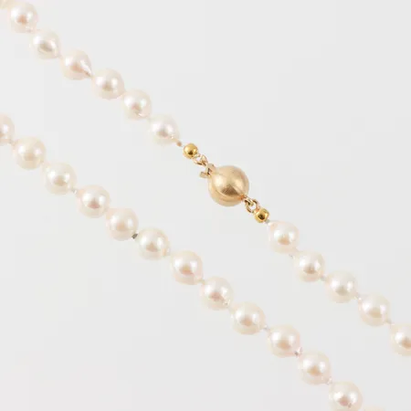 Pärlcollie med lås 18k, längd ca 42 cm, pärlornas diameter ca 6.3 mm. Vikt: 0 g
