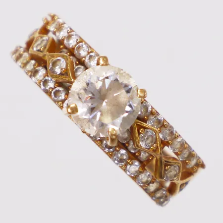 Ring, vita stenar, stl 16¾, bredd 1,8-6mm, lödning, stenar saknas, ostämplad, skev, 21K Vikt: 3,7 g