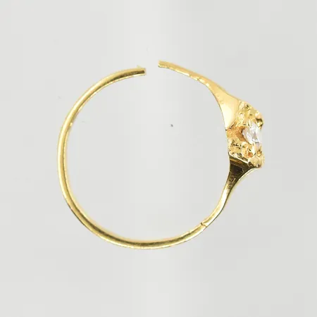 Diverse defekt guld med sten, 18K. Vikt: 1,7 g