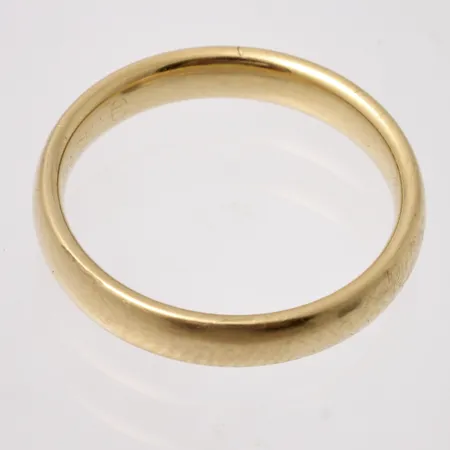 Defekt guld, 18K, vikt 6,63g.
