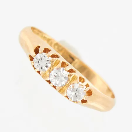 Ring med vita stenar, stl 17¼, bredd 4,5mm, 18K Vikt: 2,7 g