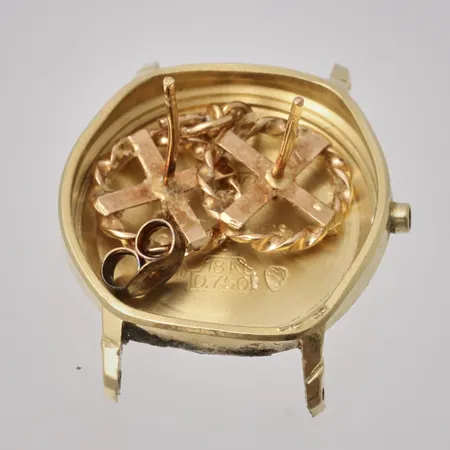 Diverse defekt guld, 18K, vikt 6,65g.