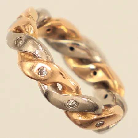 Ring med diamanter ca 10 x ca 0,01ct, stl 17¼, bredd ca 5mm, tvåtonad, ca år 1977, 18K Vikt: 8,9 g
