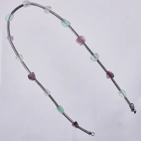 Collier med Fluorit & Ametist Charizma, längd ca 41cm, bredd ca 2-11mm, 925/1000 silver Vikt: 32,8 g