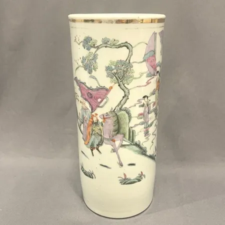 Perukvas med dekor, Kina, tidigt 1900-tal, höjd ca 29cm, åldersbetingat slitage .  Skickas med postpaket.