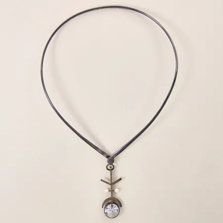 Stel halsring med vit sten samt imitationspärlor, längd 20,3cm, bredd ca 12,5cm, ALTON, PeGe, silver 925/1000 Vikt: 37,9 g