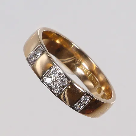 Ring med vita stenar stl 17½ bredd 4mm, Alton Falköping 1996, 18K Vikt: 5,1 g