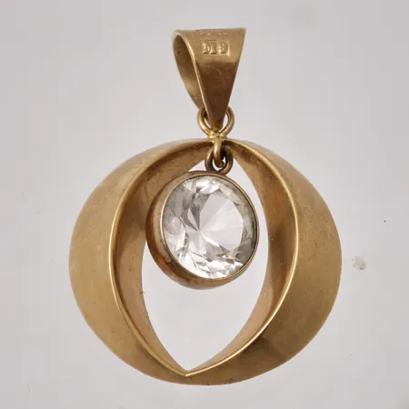 Hänge i 18K guld, mått 17,7x24,8mm, 1st vit sten, mått Ø6,7mm, tillverkad av D Ekström Aktiebolag, vikt 1,69g.
