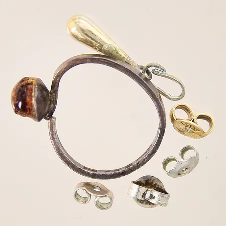 Diverse silversmycken, udda, sten, skev, silver 830-925/1000 Vikt: 3,6 g