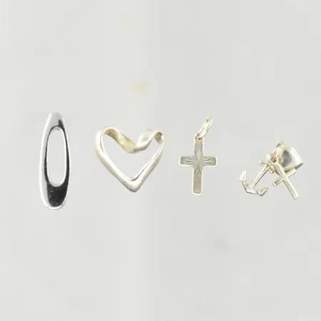 4 hängen, längd 13-20 mm, bredd 7-15 mm, silver. Vikt: 6,6 g