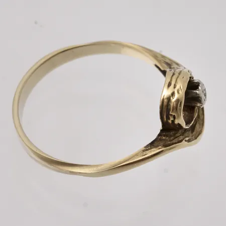 Defekt guld, 14K, vikt 2,28g.