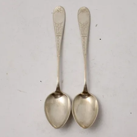 2st skedar i silver, 12,5cm, 830/1000, tillverkad av J. Evensen, vikt 21,43g.