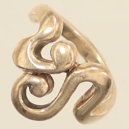 Ring, stl 18, bredd ca 3-19mm, 925/1000 silver  Vikt: 8,3 g