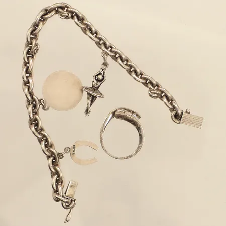 Ring, defekt, armband, defekt, silver  Vikt: 29,8 g