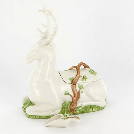Figurin Hjort/ behållare för badsalt, Elizabeth Arden, Palace de versailles, Made in Japan, Höjd 21cm, bredd: 20cm, tillhörande lock samt skopa, porslin, 