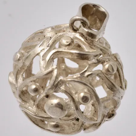 Hänge i silver, mått Ø22,5x34,5mm, 830/1000, tillverkad av Peter von Post, år 1973, vikt 9,12g.