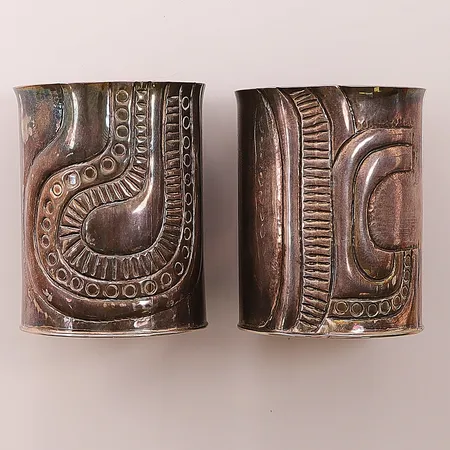 2 Pokaler höjd 6,5cm,gravyr under.830/1000 Silver 177g  