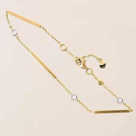 Armband med stavar samt stenar, längd 18-19cm, bredd 1,4-4,0mm, saknar sten vid ändfästet, 18K Vikt: 3,5 g