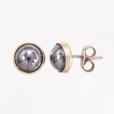 Ett par örhängen, Ø9mm, längd: 15mm, ett stift något skevt, silver 925/1000 Vikt: 1,8 g