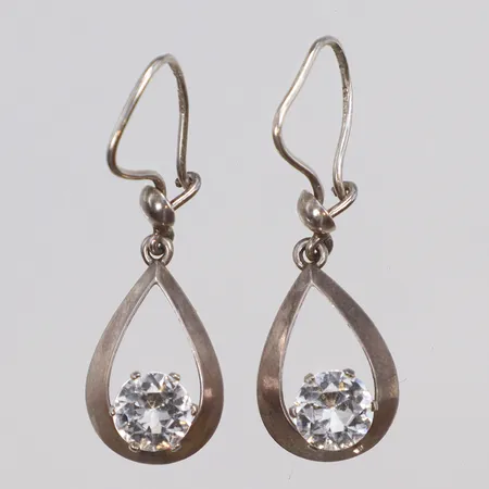 Ett par Örhängen med slipade vita stenar 11x33mm, silver 925/1000 Vikt: 2 g