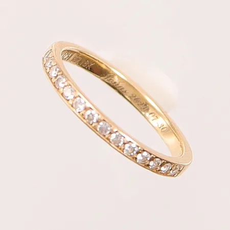 Ring, 14x diamanter 0,14ctv enligt gravyr, Ø16, bredd:2mm, repig, gravyr, 18K 1,9g.