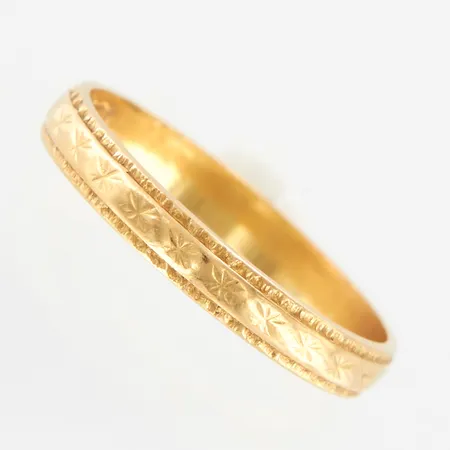 Ring, stl 16¾, bredd 3mm, gravyr, 18K Vikt: 1,7 g