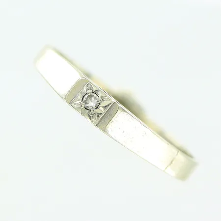 Ring, 8/8 slipad diamant 0,02ct, 8/8-slipad, stl 17½, bredd 2-3mm, vitguld, 18K Vikt: 2 g