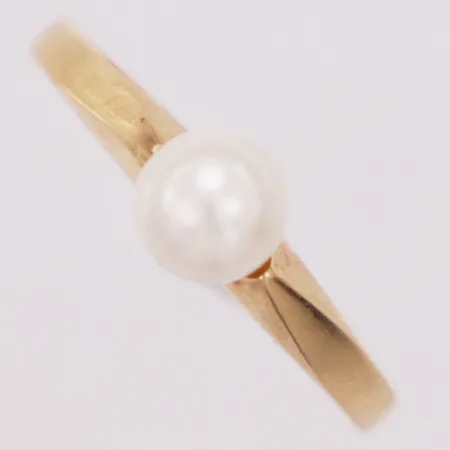 Ring, odlad saltvattenpärla, stl 19, bredd 6mm, Guldfynd, 18K Vikt: 3,3 g