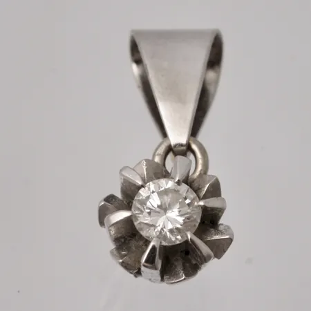 Hänge i 18K vitguld, mått 6,4x13,8mm, 1st diamant, 0,10ct WVsS, intyg, tillverkad av Gulwer, vikt 1,02g.
