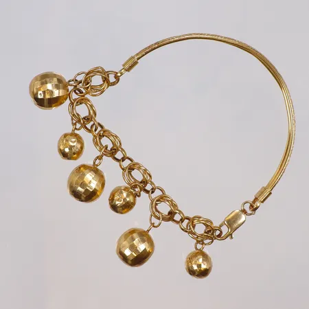 Armband med berlocker, lite buckligt och skevt 18K 17,7g 