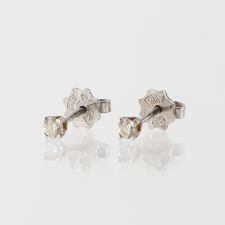 Örhängen vitguld paret med små diamanter, diameter ca 2.9 mm, Hans Strömdahl AB Stockholm, 18k. Vikt: 0,9 g