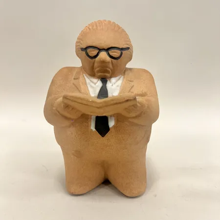 Figurin/sparbössa, Gunnar Sträng, Lisa Larson, höjd ca 16cm, Gustavsberg, osignerad, fläckar/missfärgningar, filtbotten Skickas med paket.