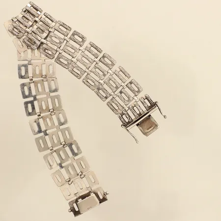 Armband, längd 19cm, bredd 18,6mm, defekt lås, silver Vikt: 28 g