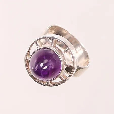 Ring, ametist, Ø18½, höjd från skena 19mm, 830/1000 Silver 8,9g.